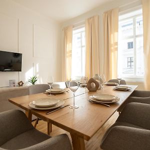 Appartement à 3 Chambres à Coucher