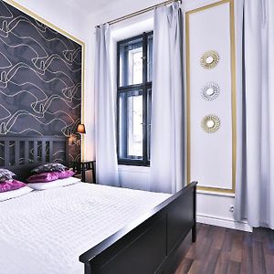 Two-Bedroom Haven In The Old Town