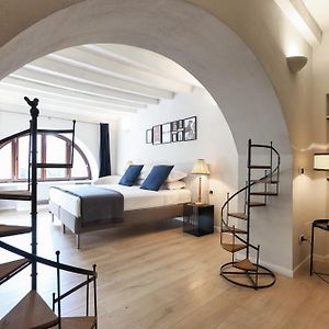Elegant Rosales Apt.