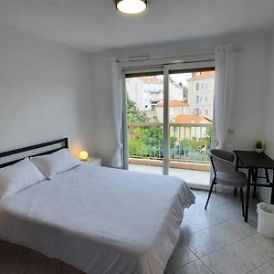 Sunny Mercury - Room In Apartment