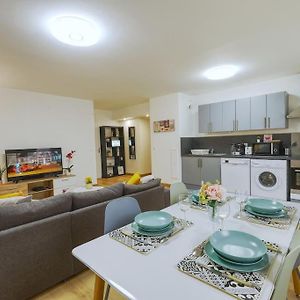 Appartement à 2 Chambres à Coucher