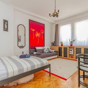 Poppy'S Home By The Danube By Nw