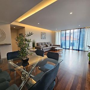 Appartement à 3 Chambres à Coucher