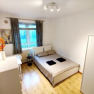 Spacious Flat With 2 To 3 Bedrooms In Central London