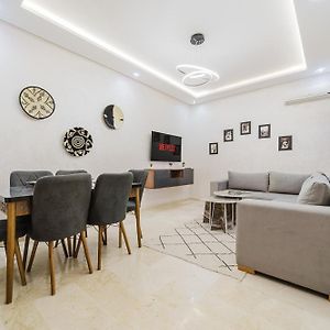 New Apartment Proche M Avenue , Swimming Pool , Fibre Optique Wifi , Parking