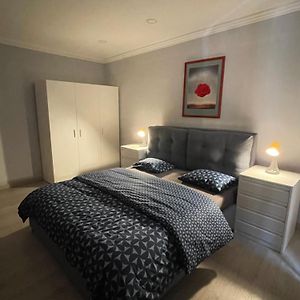 Appartement à 2 Chambres à Coucher