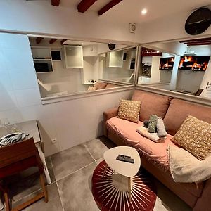 Studio Lit King-Size