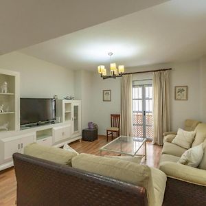 Appartement à 3 Chambres à Coucher