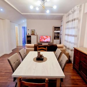 Appartement à 3 Chambres à Coucher