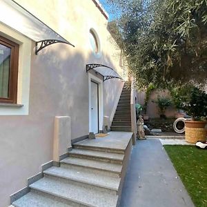Exclusive Villa With Private Garden - 5 Minutes From The Colosseum