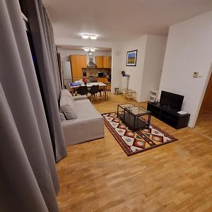 Appartement à 2 Chambres à Coucher