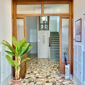 Appartement de Luxe à 2 Chambres à Coucher