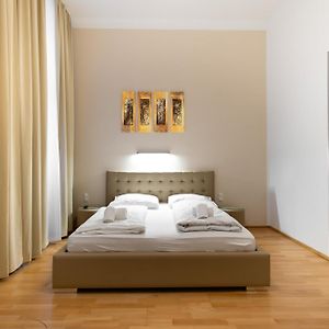 Appartement à 2 Chambres à Coucher