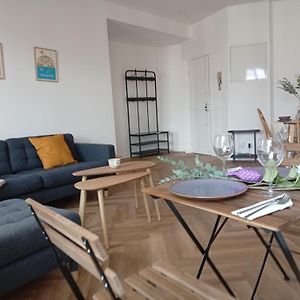Appartement à 2 Chambres à Coucher