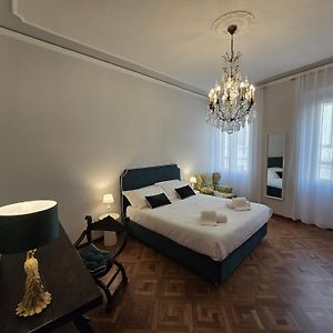 Appartement à 5 Chambres à Coucher