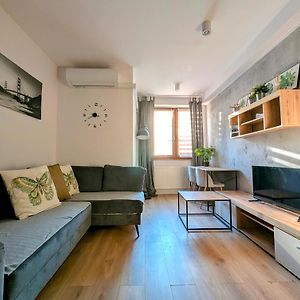 Studio Lit King-Size