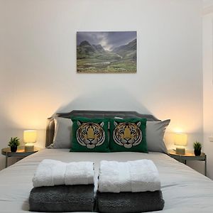 Cozy Central Apartment At Prime Location With Free Private Parking