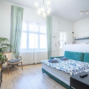 Stylish Broadway Apartment Near Parliament Z30