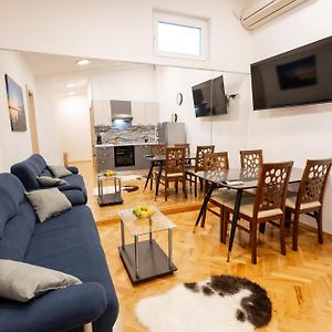Appartement de Luxe à 2 Chambres à Coucher