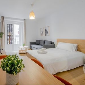 Tu Balcon En Madrid Para 3, Carretas 25