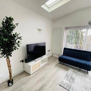 Cozy 1 Bedroom Garden Escape