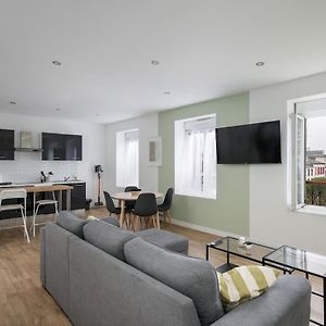 Appartement à 2 Chambres à Coucher