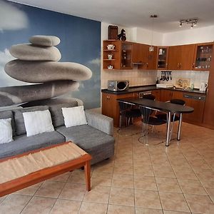 Appartement à 2 Chambres à Coucher