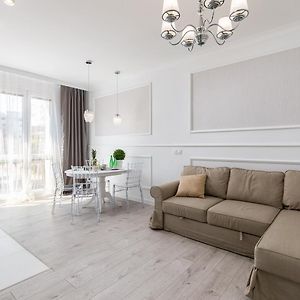 Glam Apartment Mila With Balcony In Warsaw By Noclegi Renters