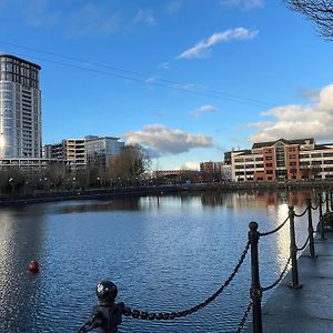 The Skyview Apartment Near Media City & Old Trafford Stadium