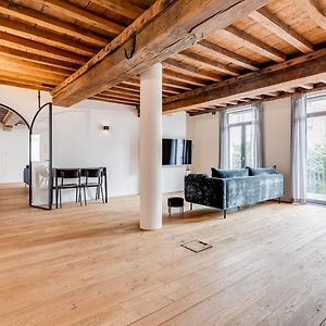 Appartement à 3 Chambres à Coucher