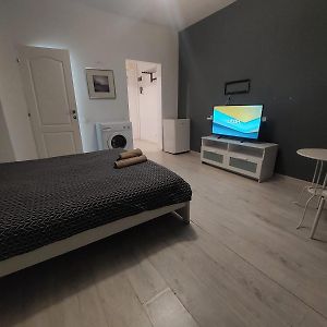 Studio Lit King-Size