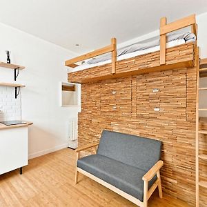 Studio Lit King-Size