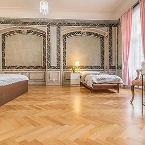 Appartement à 2 Chambres à Coucher