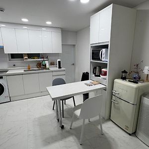 Appartement à 3 Chambres à Coucher