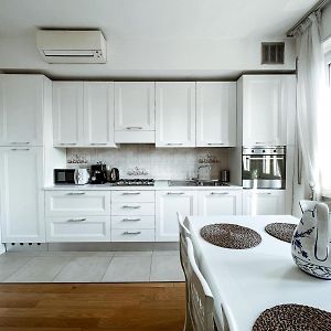 Appartement à 2 Chambres à Coucher