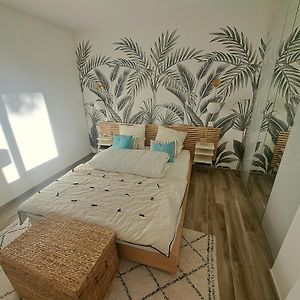 Superbe Appartement Piscine, Tennis, Vue Mer Et Decore Avec Gout