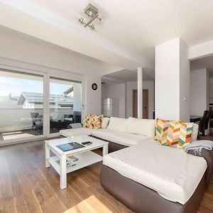 Appartement à 3 Chambres à Coucher