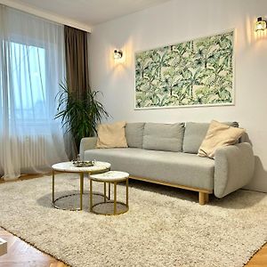 Parliament Central Apartment