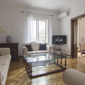 Appartement à 2 Chambres à Coucher