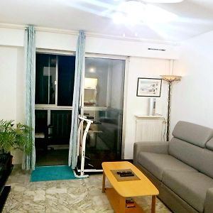 Studio Lit King-Size