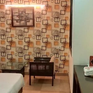 Delhi - Hotel City Height - Delhi Ncr Id Not Accepted