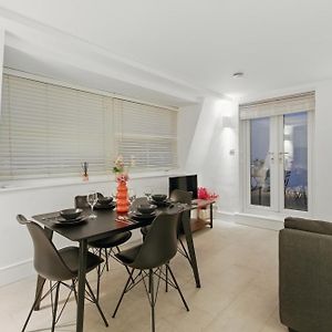 Appartement à 2 Chambres à Coucher