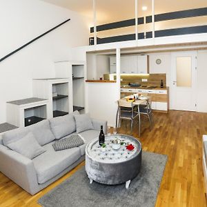 Luxury Apartment Near The Downtown