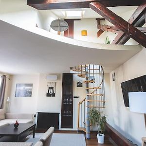 Klotild & Matild Top Floor Apartment In Downtown