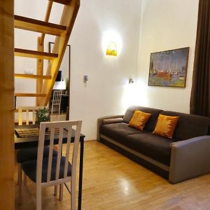 Safona - Pantheon Apartments