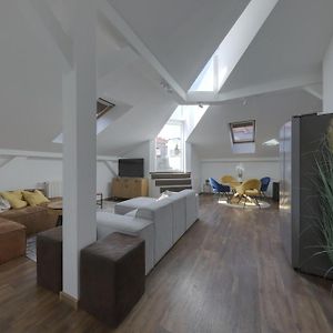 Appartement à 2 Chambres à Coucher