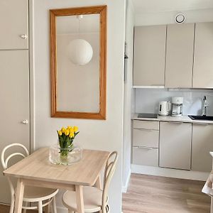 Just Renovated Stylish Nordic Studio By Tram Stop