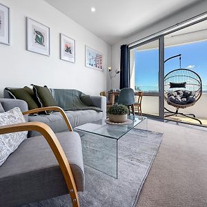 Le Mirage- Stylish, Central Apartment With Pools, Sauna, More