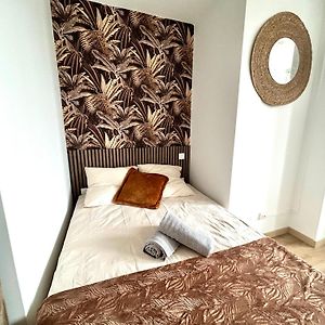 Studio Lit King-Size