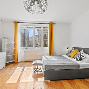 Appartement à 4 Chambres à Coucher
